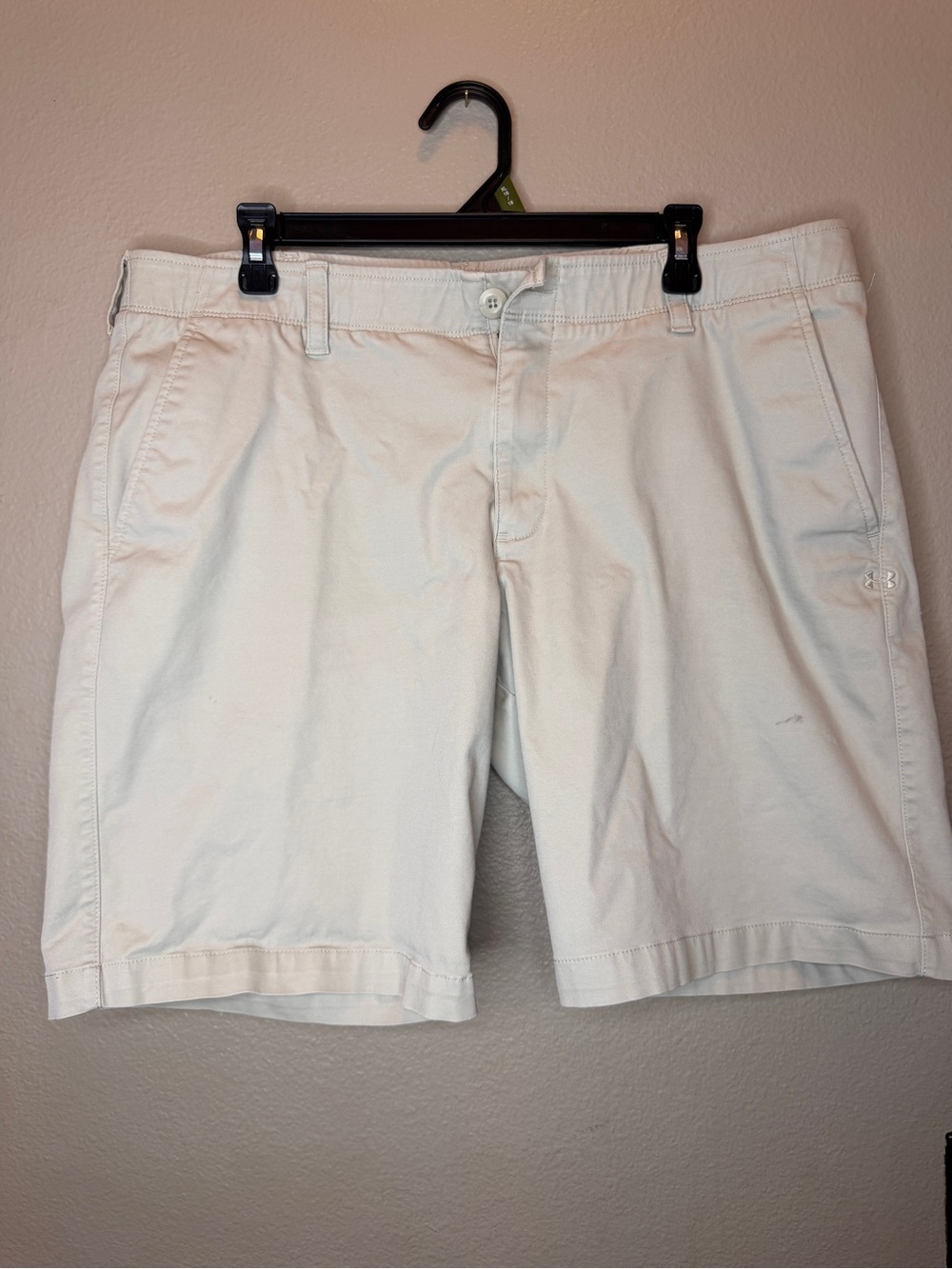Under Armour Men's Cream Flat Front Shorts